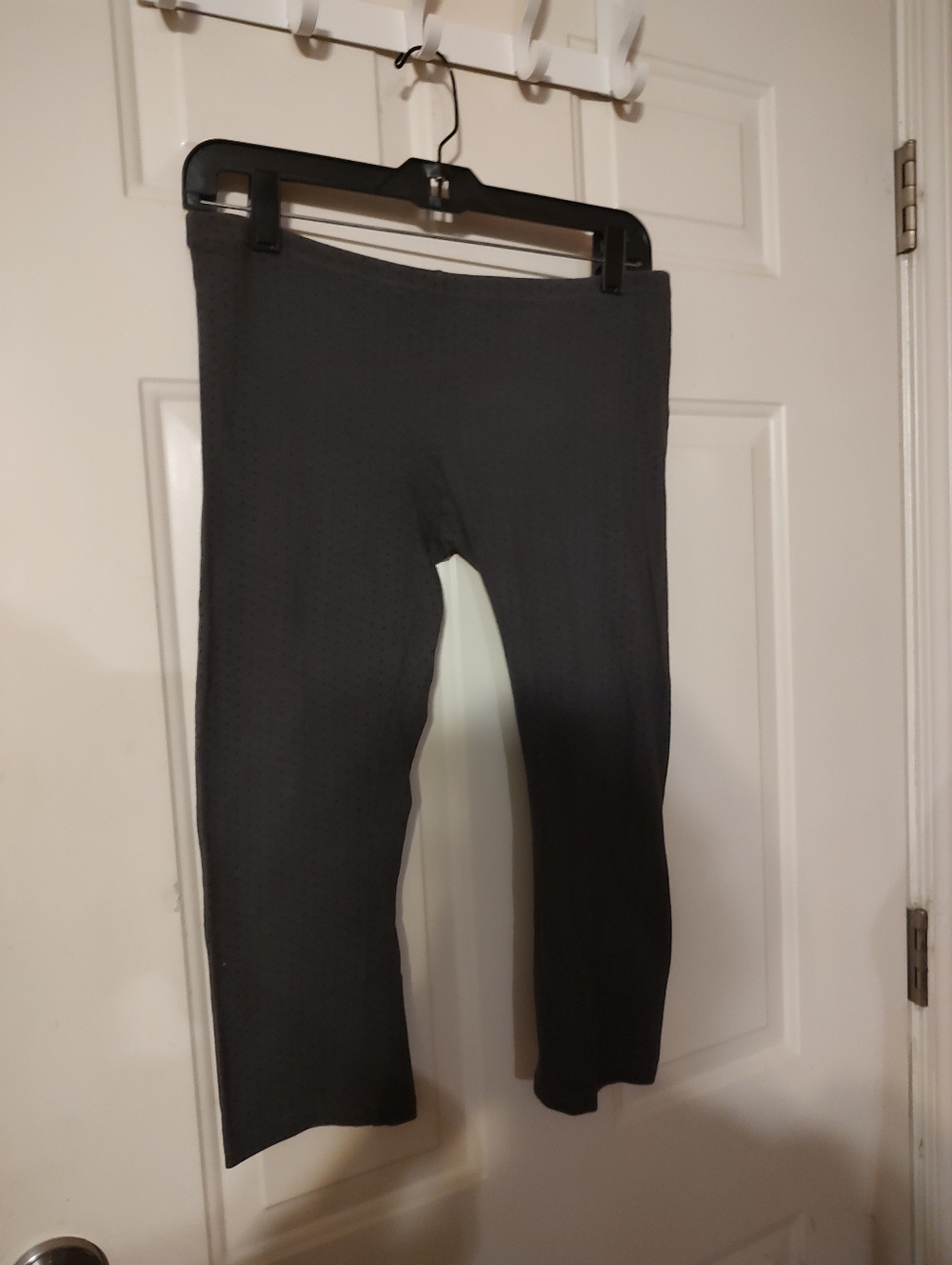 🩶🐈⬛🩶 Adorable Comfy Charcoal Grey & Black Polka Dot Capri Yoga Leggings - S - Picture 10 of 12